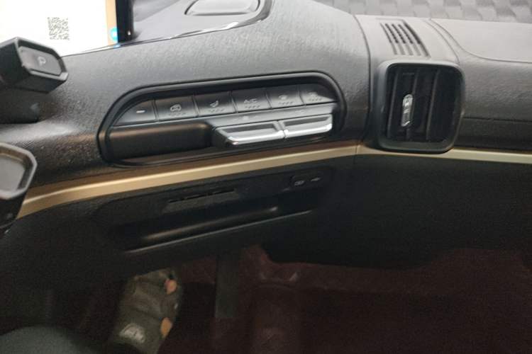 Used Baojun KiWi EV 2022 Artist Lite Edition Ternary Lithium Audio And AC Panel