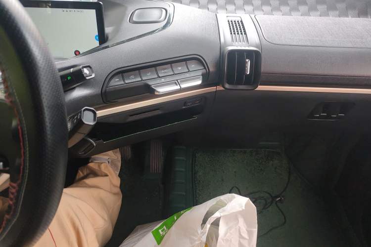 Used Baojun KiWi EV 2022 Designer Lite Edition Ternary Lithium Audio And AC Panel