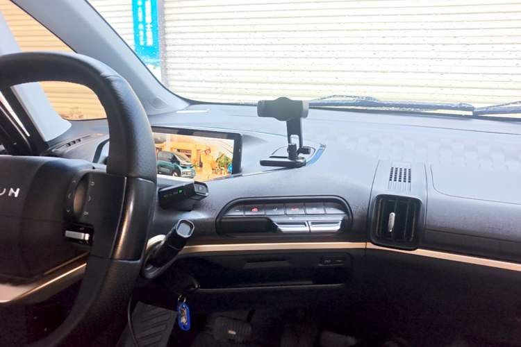 Used Baojun KiWi EV 2022 Artist Lite Edition Ternary Lithium Audio And AC Panel