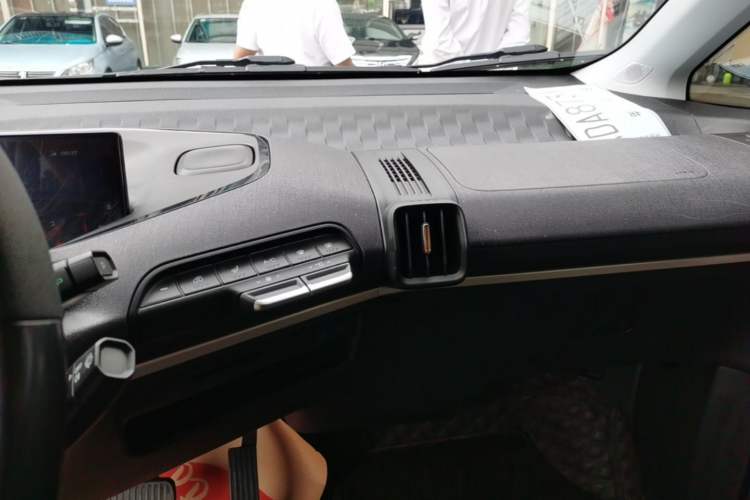 Used Baojun KiWi EV 2022 Designer Lite Edition Ternary Lithium Audio And AC Panel