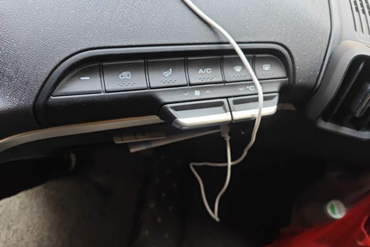 Used Baojun KiWi EV 2022 Artist Lite Edition Ternary Lithium Audio And AC Panel