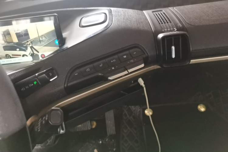 Used Baojun KiWi EV 2022 Designer Lite Edition Ternary Lithium Audio And AC Panel