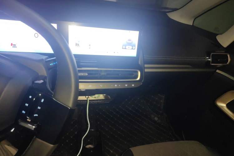Used Baojun KiWi EV 2022 Artist Lite Edition Ternary Lithium Audio And AC Panel