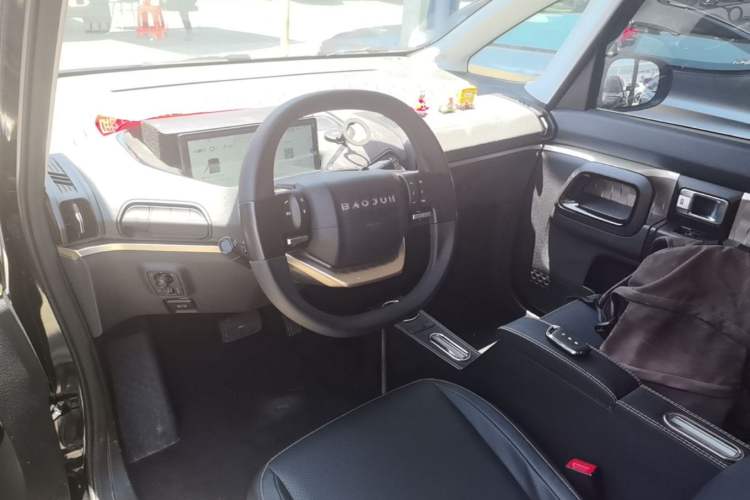 Used Baojun KiWi EV 2022 Artist Lite Edition Ternary Lithium Center Console