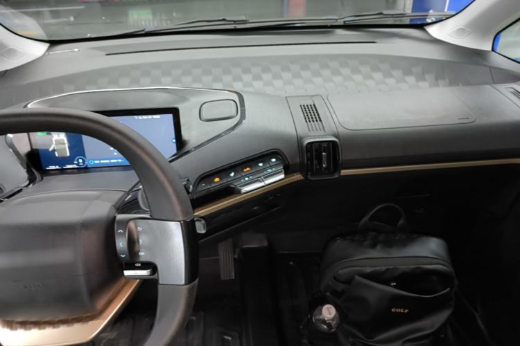 Used Baojun KiWi EV 2022 Artist Lite Edition Ternary Lithium Center Console