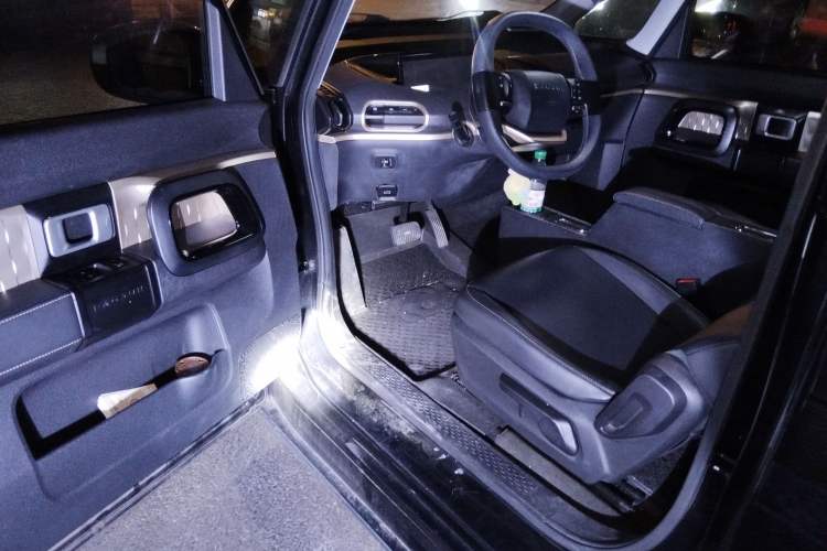 Used Baojun KiWi EV 2022 Designer Lite Edition Lithium Iron Phosphate Driver Seat