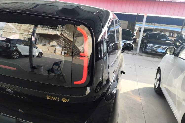 Used Baojun KiWi EV 2022 Artist Lite Edition Lithium Iron Phosphate Exterior 3