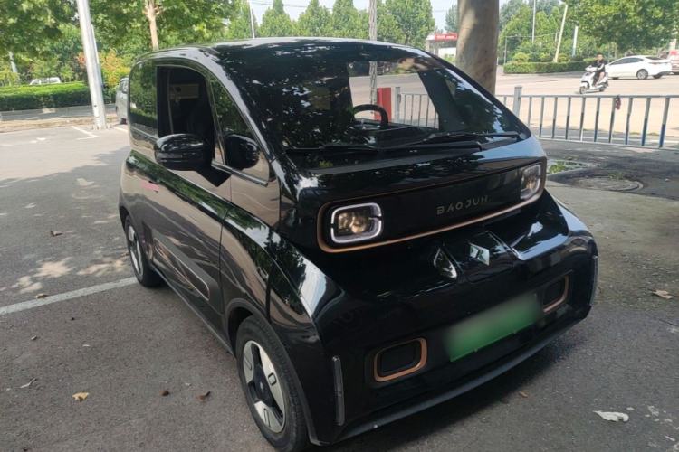 Used Baojun KiWi EV 2022 Artist Lite Edition Lithium Iron Phosphate Front Right 45 Deg