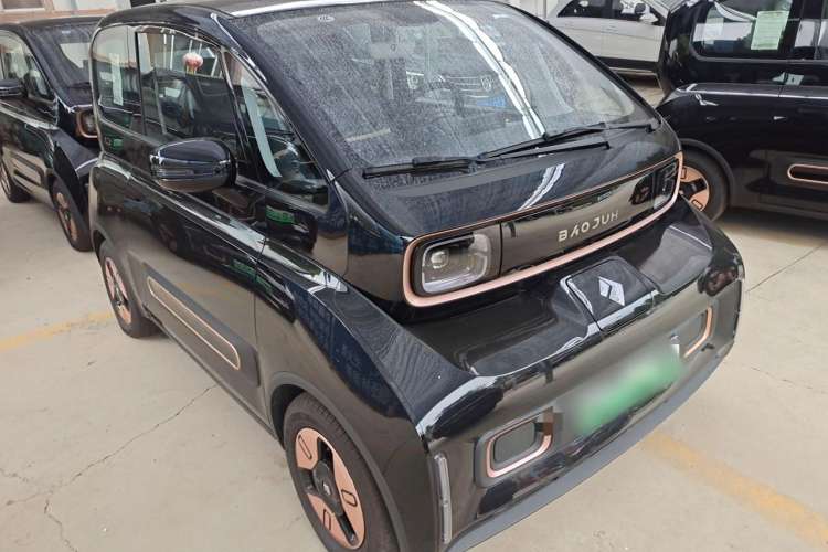 Used Baojun KiWi EV 2022 Artist Lite Edition Lithium Iron Phosphate Front Right 45 Deg