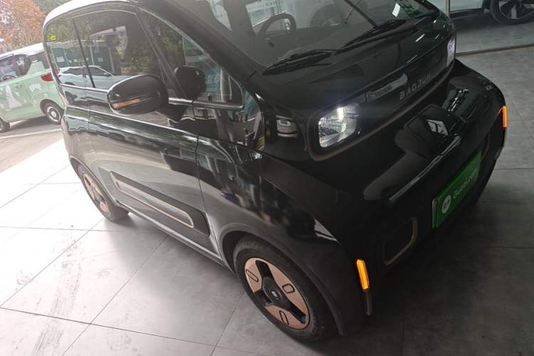Used Baojun KiWi EV 2022 Designer Lite Edition Ternary Lithium Front Right 45 Deg