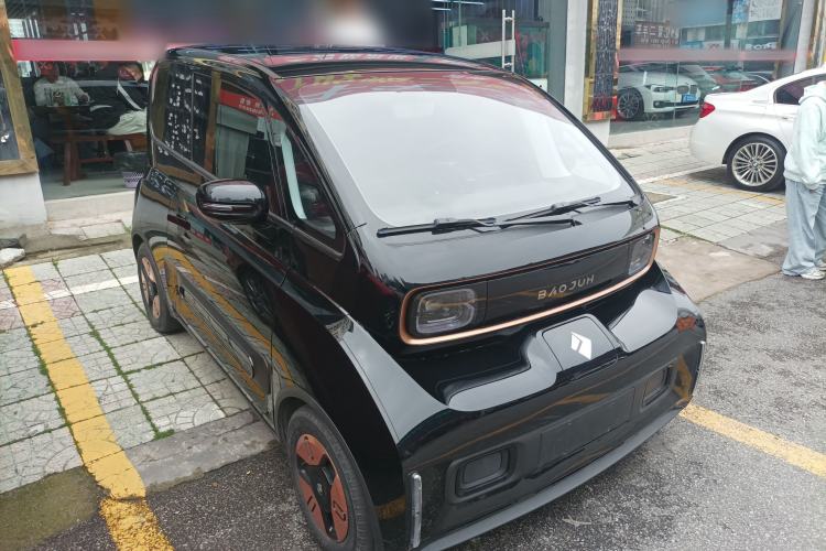 Used Baojun KiWi EV 2022 Artist Lite Edition Lithium Iron Phosphate Front Right 45 Deg