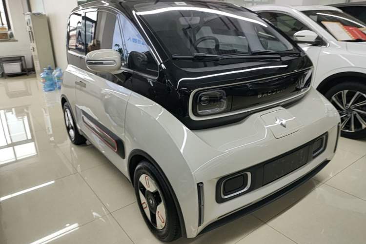 Used Baojun KiWi EV 2022 Artist Lite Edition Ternary Lithium Front Right 45 Deg