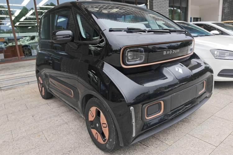 Used Baojun KiWi EV 2022 Artist Lite Edition Ternary Lithium Front Right 45 Deg
