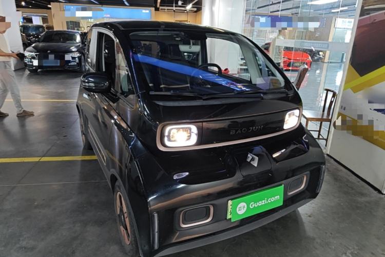 Used Baojun KiWi EV 2022 Artist Lite Edition Lithium Iron Phosphate Front Right 45 Deg