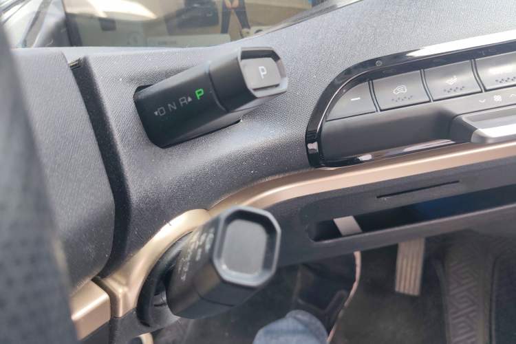 Used Baojun KiWi EV 2022 Artist Lite Edition Ternary Lithium Gear Lever