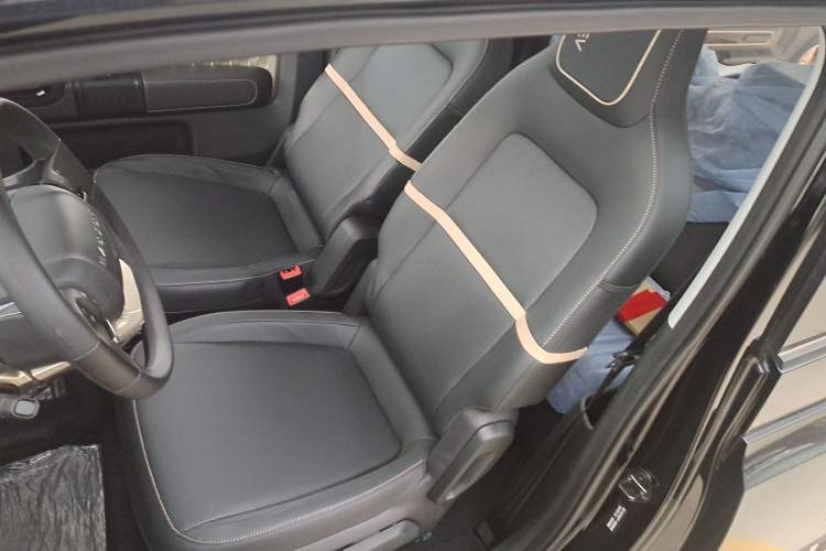 Used Baojun KiWi EV 2022 Artist Lite Edition Lithium Iron Phosphate Left Front Seat