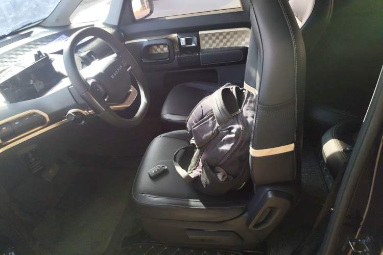 Used Baojun KiWi EV 2022 Artist Lite Edition Lithium Iron Phosphate Left Front Seat