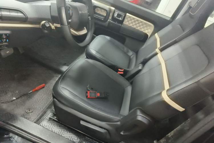 Used Baojun KiWi EV 2022 Artist Lite Edition Lithium Iron Phosphate Left Front Seat