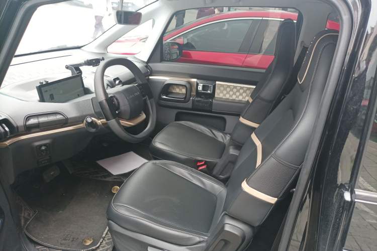 Used Baojun KiWi EV 2022 Artist Lite Edition Lithium Iron Phosphate Left Front Seat