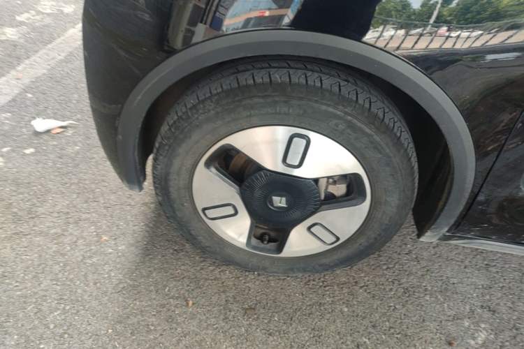 Used Baojun KiWi EV 2022 Artist Lite Edition Lithium Iron Phosphate Left Front Wheel Hub