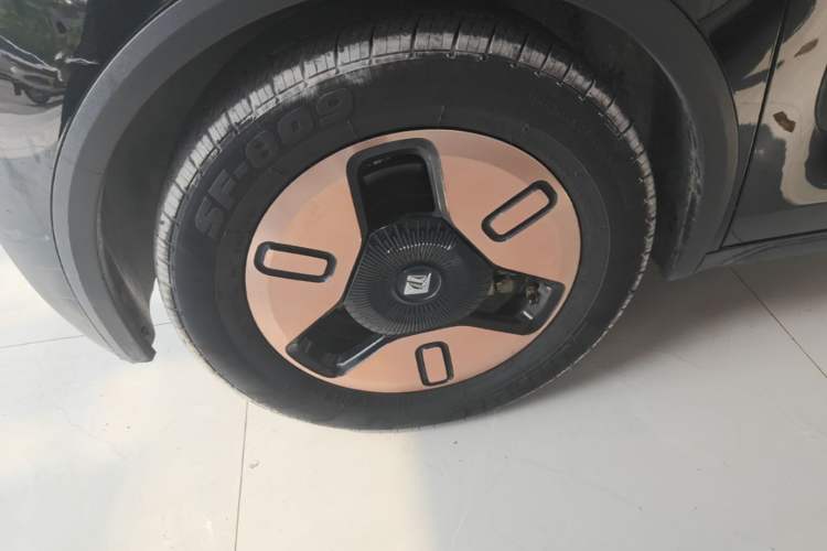 Used Baojun KiWi EV 2022 Artist Lite Edition Ternary Lithium Left Front Wheel Hub