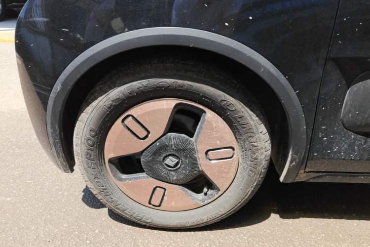 Used Baojun KiWi EV 2022 Artist Lite Edition Lithium Iron Phosphate Left Front Wheel Hub