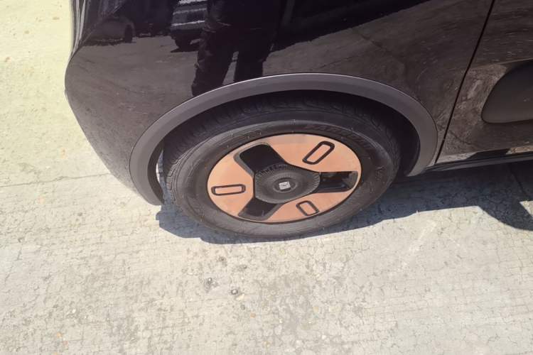 Used Baojun KiWi EV 2022 Artist Lite Edition Ternary Lithium Left Front Wheel Hub
