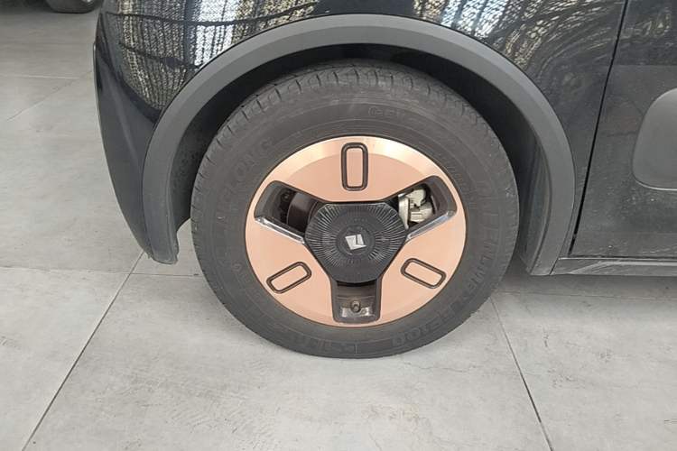 Used Baojun KiWi EV 2022 Designer Lite Edition Ternary Lithium Left Front Wheel Hub
