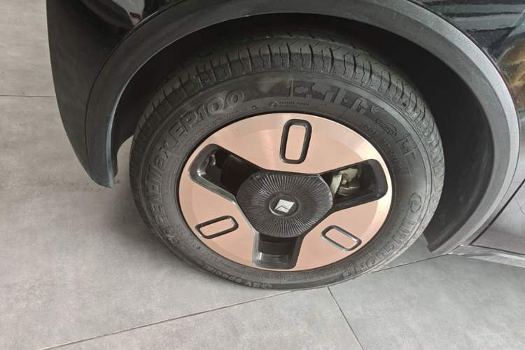 Used Baojun KiWi EV 2022 Designer Lite Edition Ternary Lithium Left Front Wheel Hub