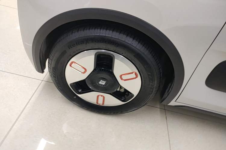 Used Baojun KiWi EV 2022 Artist Lite Edition Ternary Lithium Left Front Wheel Hub
