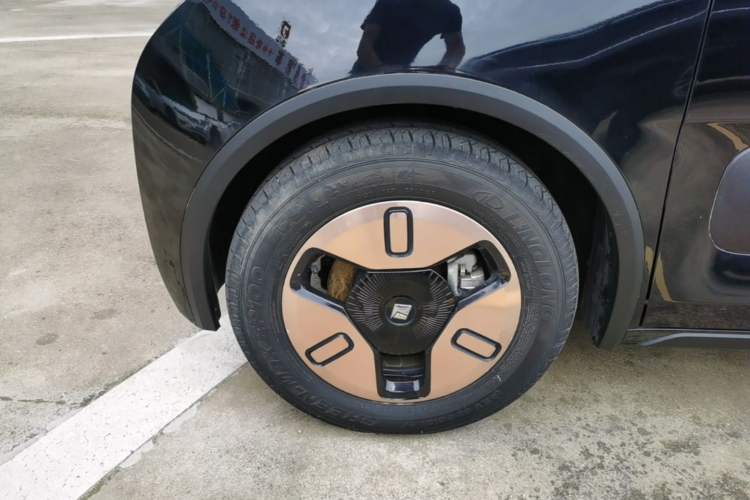 Used Baojun KiWi EV 2022 Designer Lite Edition Ternary Lithium Left Front Wheel Hub