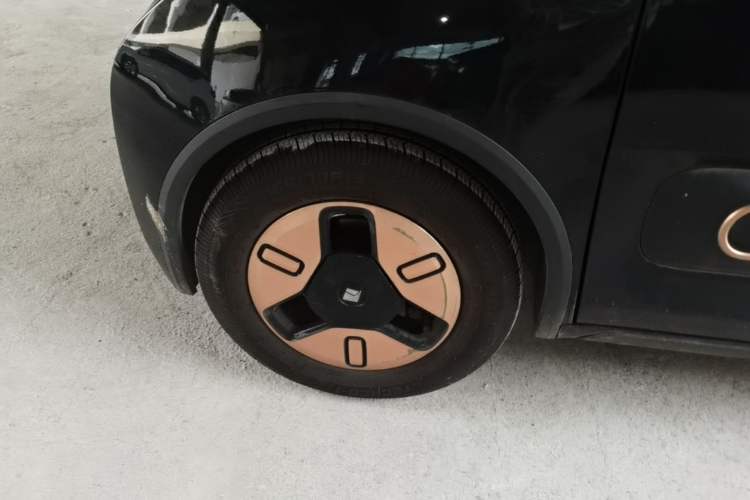 Used Baojun KiWi EV 2022 Designer Lite Edition Ternary Lithium Left Front Wheel Hub