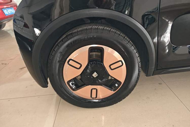 Used Baojun KiWi EV 2022 Designer Lite Edition Ternary Lithium Left Front Wheel Hub