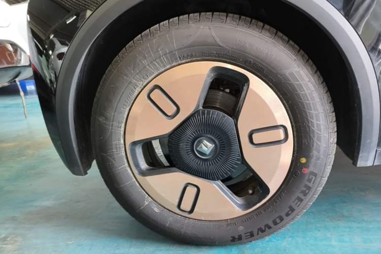 Used Baojun KiWi EV 2022 Designer Lite Edition Lithium Iron Phosphate Left Front Wheel Hub