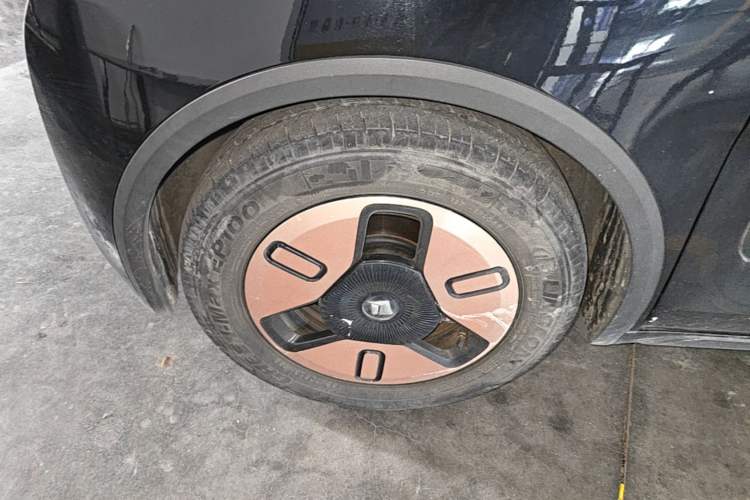 Used Baojun KiWi EV 2022 Artist Lite Edition Lithium Iron Phosphate Left Front Wheel Hub