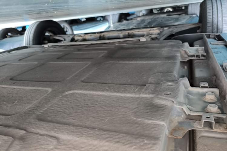 Used Baojun KiWi EV 2022 Designer Lite Edition Lithium Iron Phosphate Left Side Sill