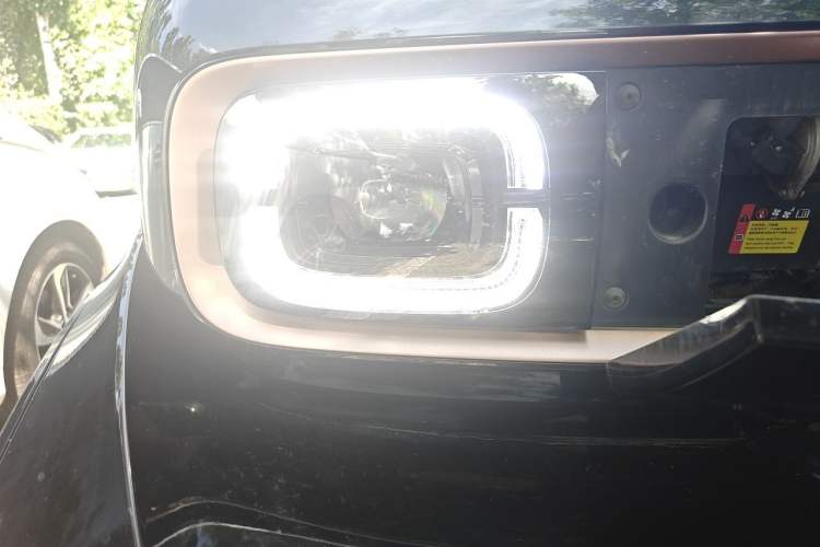 Used Baojun KiWi EV 2022 Artist Lite Edition Ternary Lithium Right Front Headlight