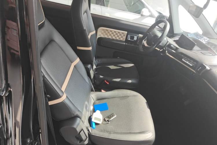 Used Baojun KiWi EV 2022 Artist Lite Edition Ternary Lithium Right Front Seat