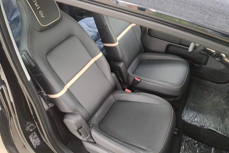Used Baojun KiWi EV 2022 Artist Lite Edition Lithium Iron Phosphate Right Front Seat