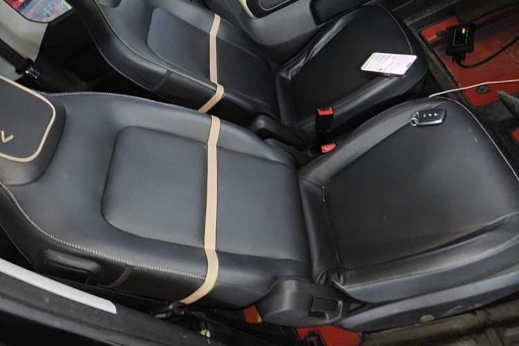 Used Baojun KiWi EV 2022 Artist Lite Edition Lithium Iron Phosphate Right Front Seat