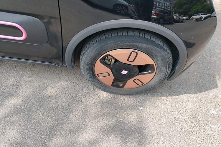 Used Baojun KiWi EV 2022 Designer Lite Edition Ternary Lithium Right Front Wheel Hub