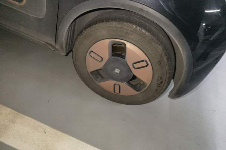 Used Baojun KiWi EV 2022 Artist Lite Edition Ternary Lithium Right Front Wheel Hub