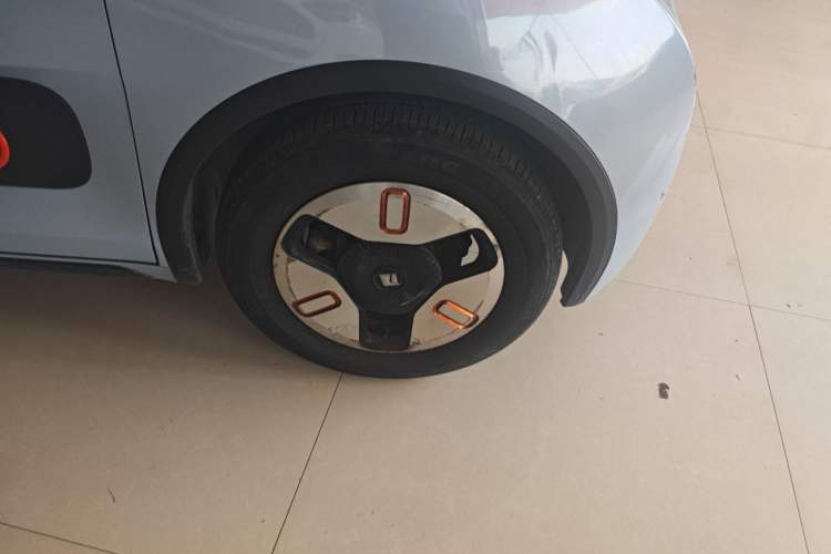 Used Baojun KiWi EV 2022 Designer Lite Edition Ternary Lithium Right Front Wheel Hub