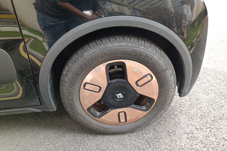 Used Baojun KiWi EV 2022 Designer Lite Edition Ternary Lithium Right Front Wheel Hub
