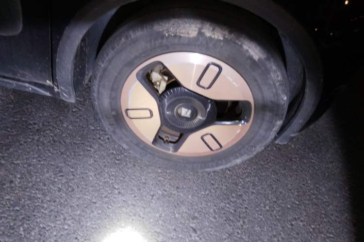 Used Baojun KiWi EV 2022 Designer Lite Edition Lithium Iron Phosphate Right Front Wheel Hub