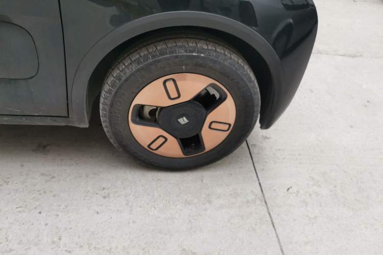 Used Baojun KiWi EV 2022 Designer Lite Edition Ternary Lithium Right Front Wheel Hub