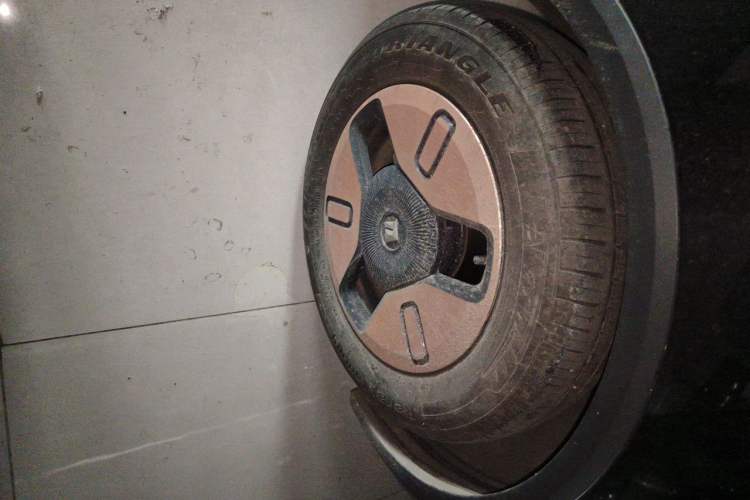 Used Baojun KiWi EV 2022 Designer Lite Edition Ternary Lithium Right Front Wheel Hub