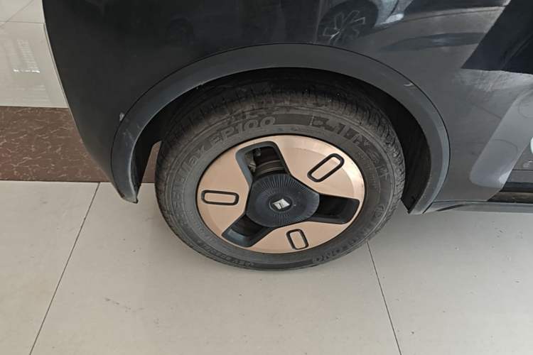 Used Baojun KiWi EV 2022 Designer Lite Edition Ternary Lithium Right Rear Wheel Hub