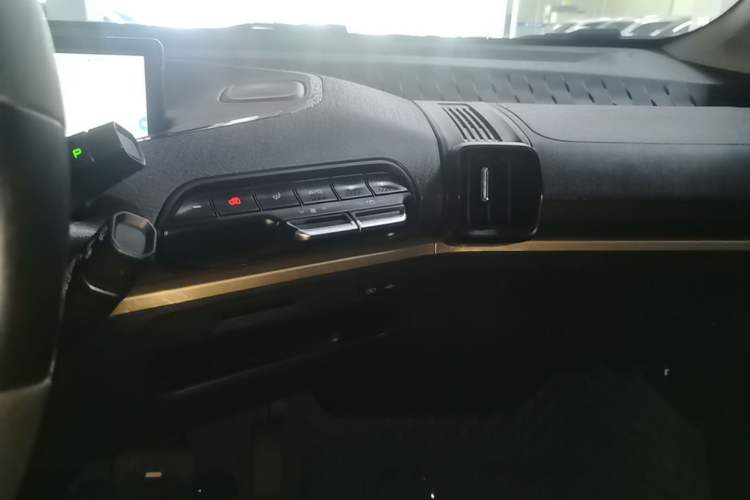 Used Baojun KiWi EV 2022 Artist Lite Edition Ternary Lithium Audio And AC Panel