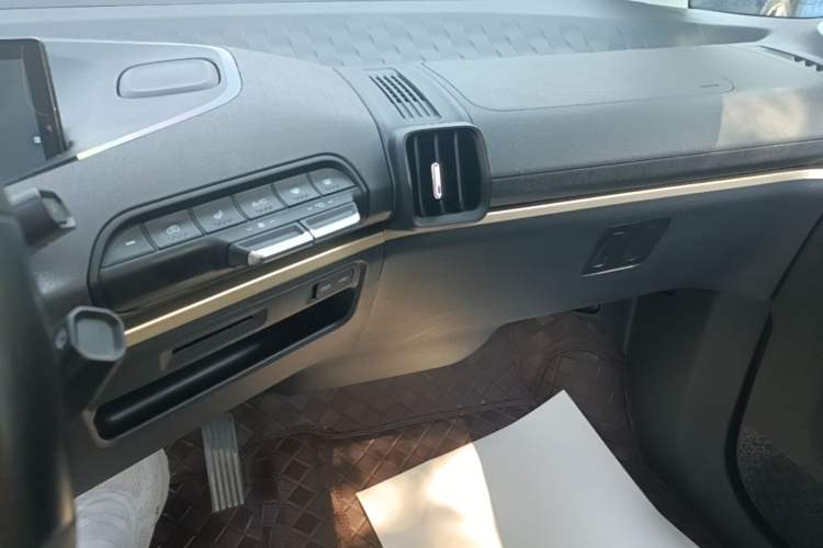 Used Baojun KiWi EV 2022 Artist Lite Edition Ternary Lithium Audio And AC Panel